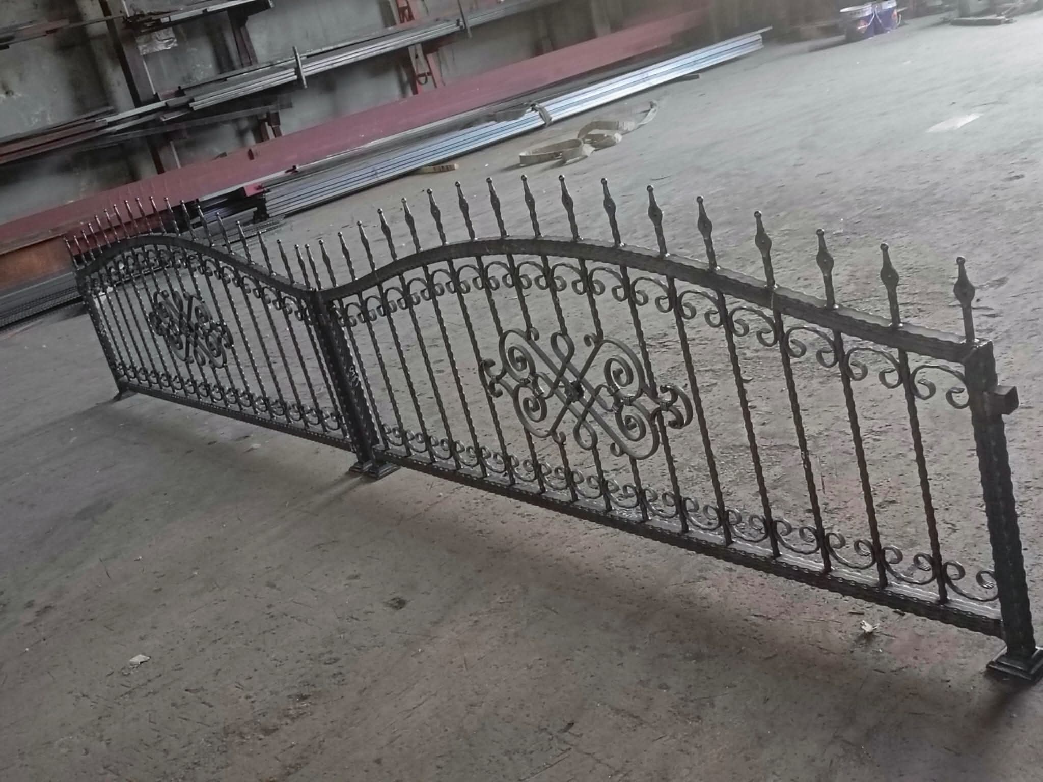 Özel tasarım ferforje kapı uygulaması